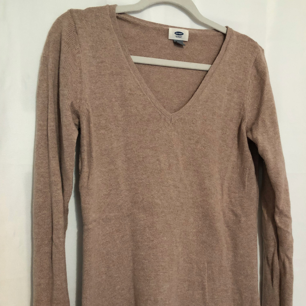 Tan fitted sweater, v-neck
